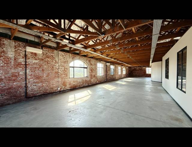 754M² OFFICE TO LET IN POINT WATERFRONT